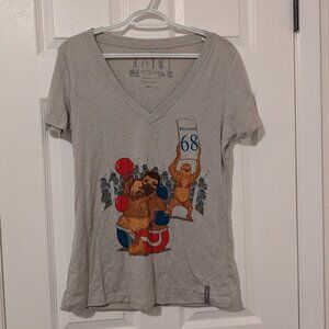 Jon Wye tee....boxing sloths complete with a ring 'girl size'XL